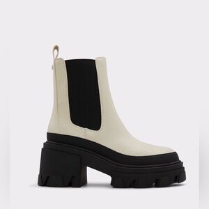 Like new ALDO Talanariel chunky heel boot